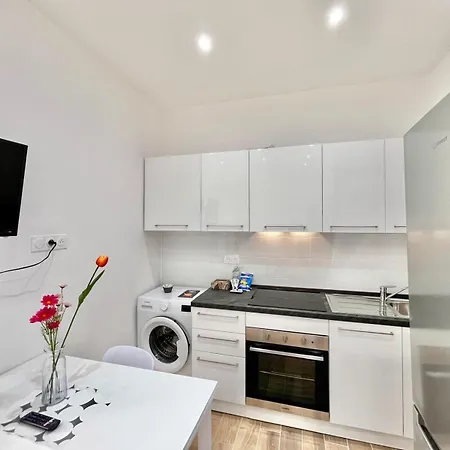 Feriehus Comfortable 1-Bedroom Central Menton