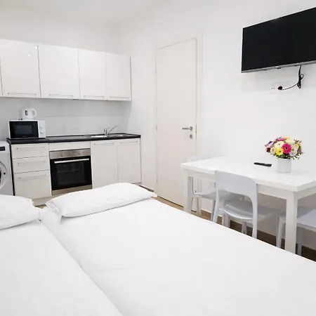 Feriehus Comfortable 1-Bedroom Central Menton *