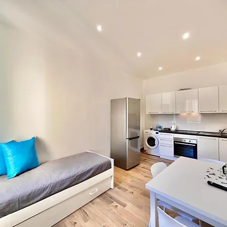 Comfortable 1-Bedroom Central Menton Feriehus