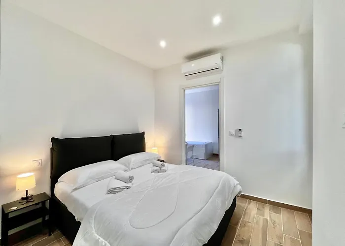 Comfortable 1-Bedroom Central Menton Tatil Evi *